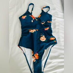 Cupshe One Piece Swimsuit Size Large
